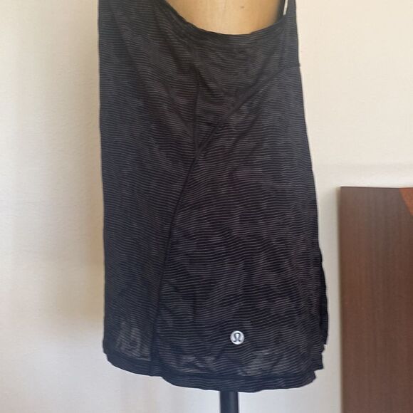Lululemon sz 6 Miles Ahead Tank Top Camo black worn tied or open excellent cond - Picture 6 of 9